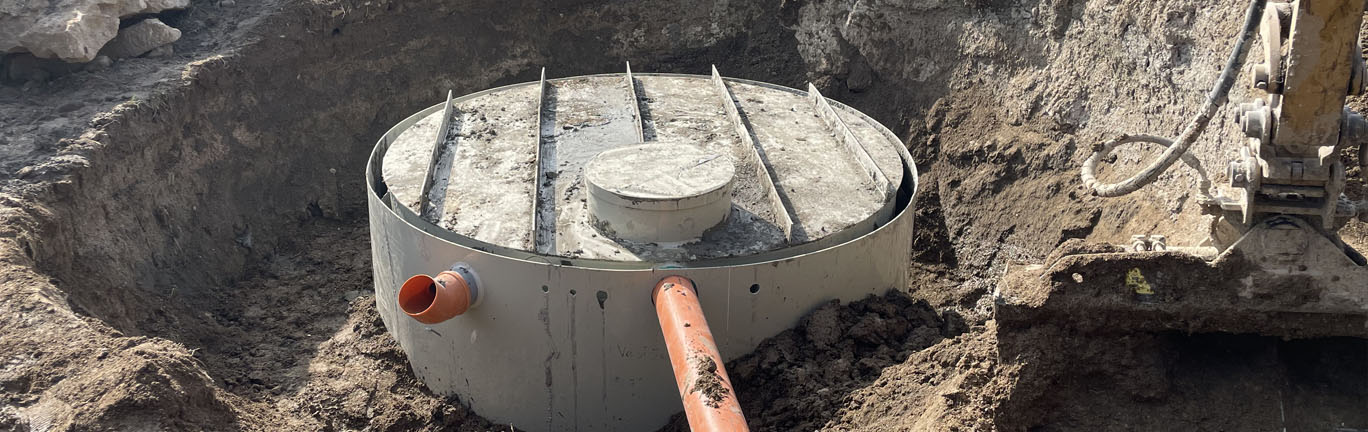 Uložení dvouplášťové nádrže